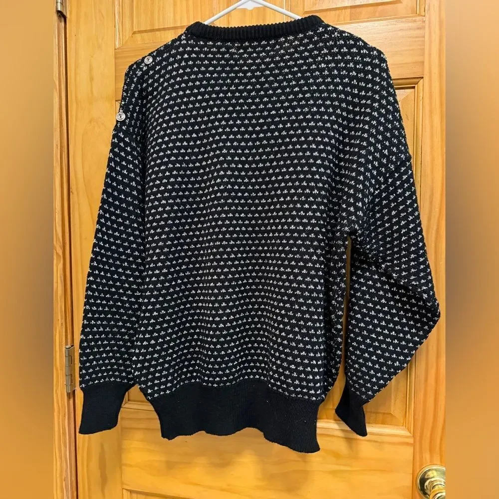 VTG Sheridan Square size 38 beautiful black sweater w/ silver sparkle threading
